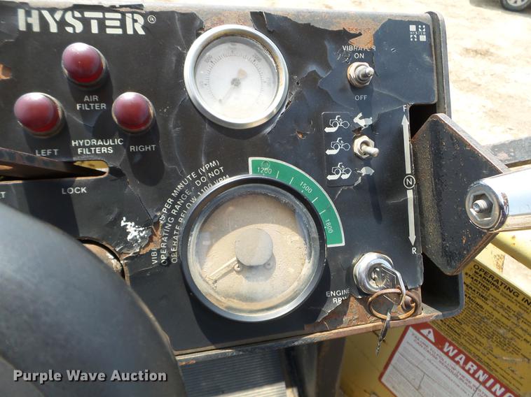 image for item DC4567 1986 Hyster C852A single drum vibratory roller