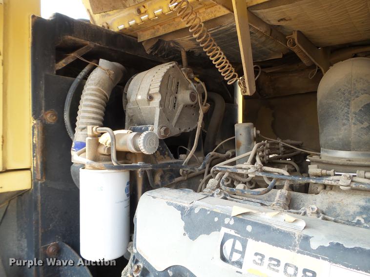 image for item DC4567 1986 Hyster C852A single drum vibratory roller