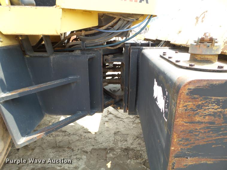 image for item DC4567 1986 Hyster C852A single drum vibratory roller