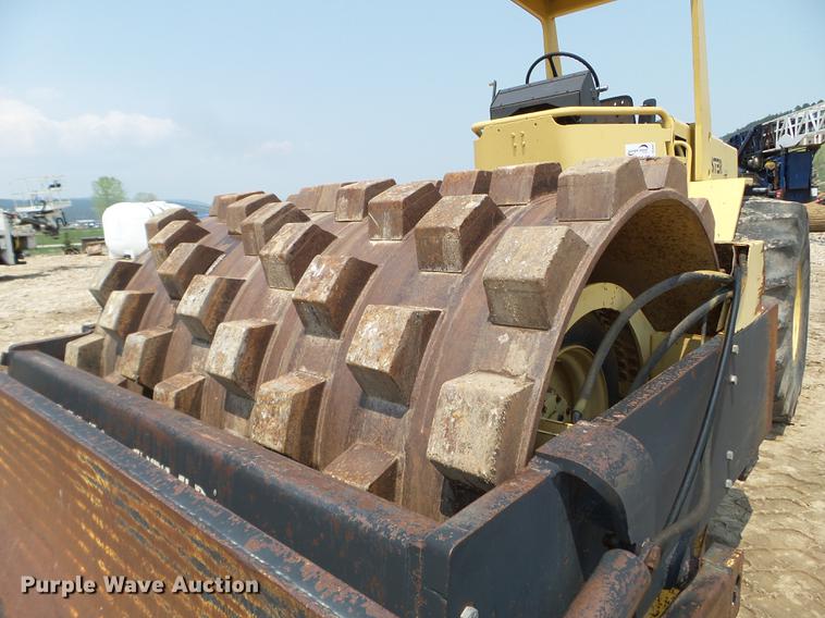 image for item DC4567 1986 Hyster C852A single drum vibratory roller