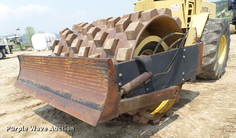 image for item DC4567 1986 Hyster C852A single drum vibratory roller