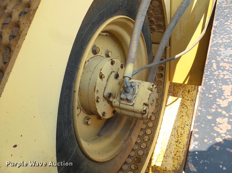 image for item DC4567 1986 Hyster C852A single drum vibratory roller