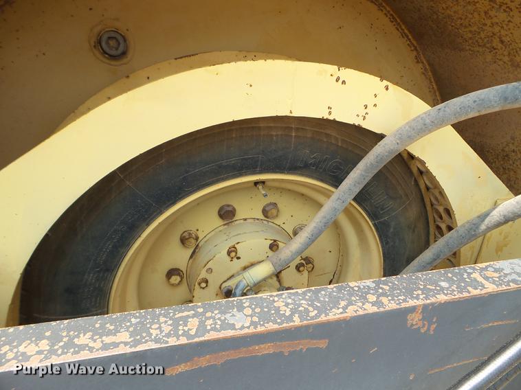 image for item DC4567 1986 Hyster C852A single drum vibratory roller