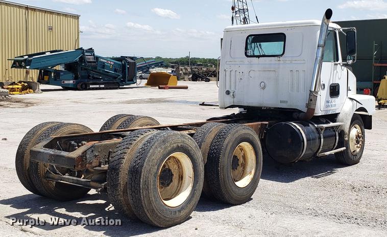 image for item DD4717 1995 White GMC WG truck cab and chassis