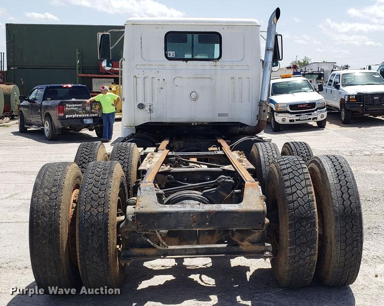 image for item DD4717 1995 White GMC WG truck cab and chassis