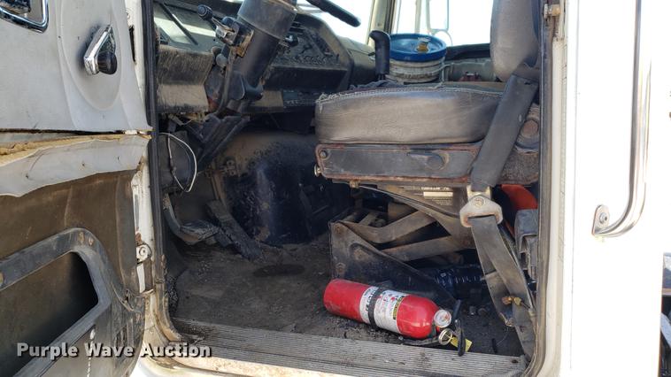 image for item DD4717 1995 White GMC WG truck cab and chassis