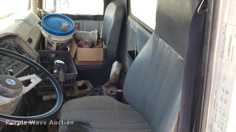 image for item DD4717 1995 White GMC WG truck cab and chassis