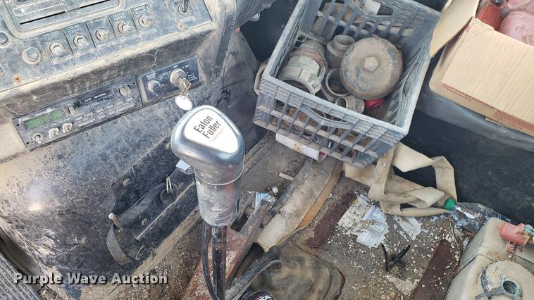 image for item DD4717 1995 White GMC WG truck cab and chassis