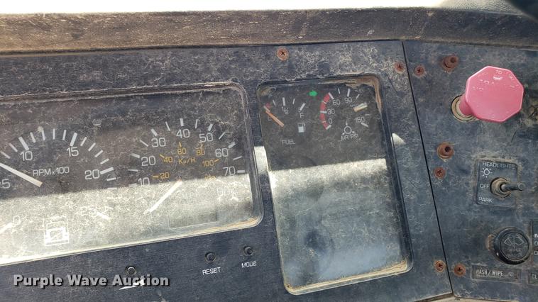 image for item DD4717 1995 White GMC WG truck cab and chassis