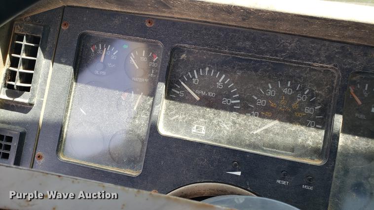 image for item DD4717 1995 White GMC WG truck cab and chassis