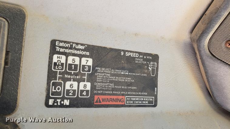 image for item DD4717 1995 White GMC WG truck cab and chassis