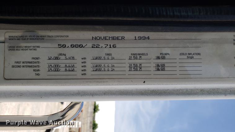 image for item DD4717 1995 White GMC WG truck cab and chassis