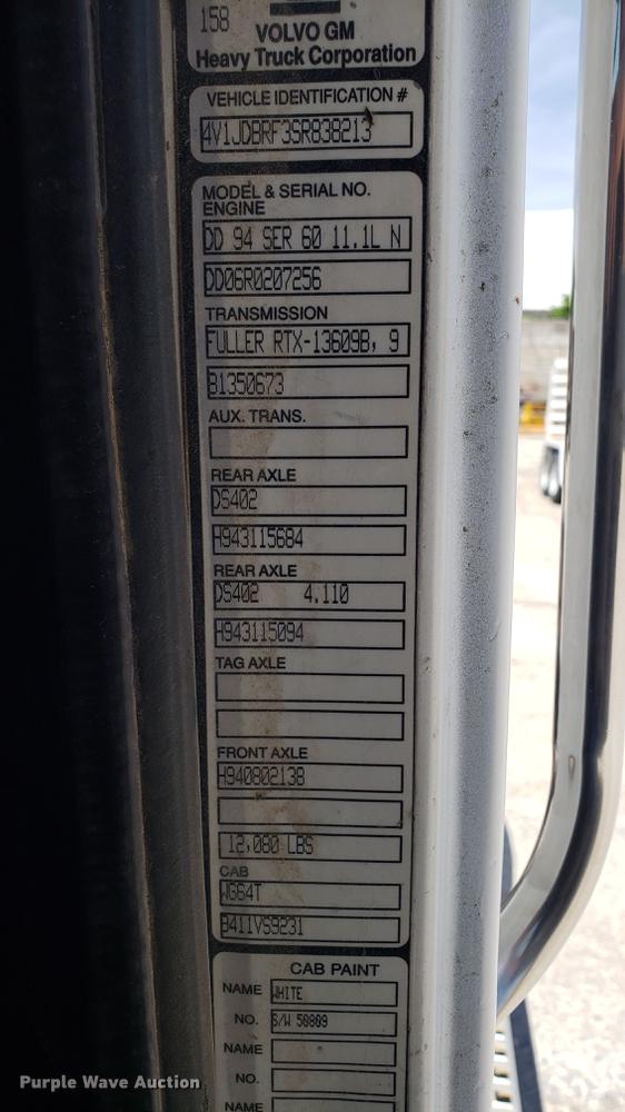 image for item DD4717 1995 White GMC WG truck cab and chassis