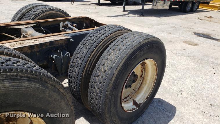 image for item DD4717 1995 White GMC WG truck cab and chassis