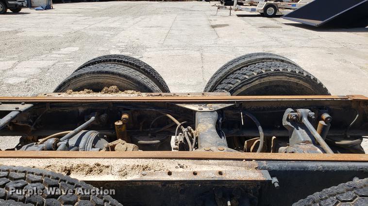 image for item DD4717 1995 White GMC WG truck cab and chassis