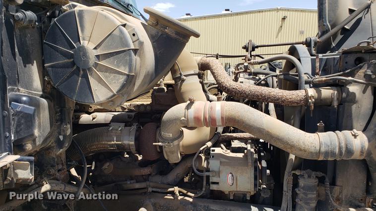 image for item DD4717 1995 White GMC WG truck cab and chassis