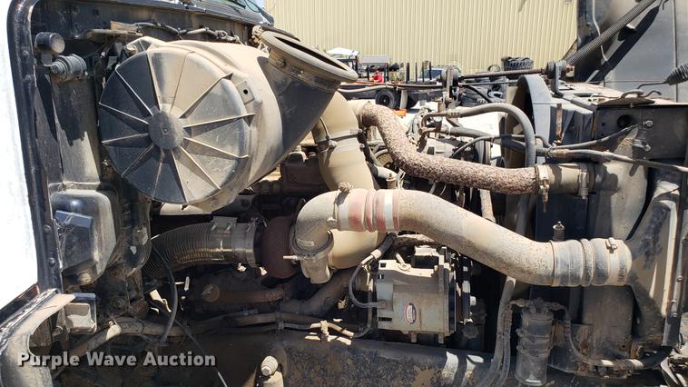 image for item DD4717 1995 White GMC WG truck cab and chassis