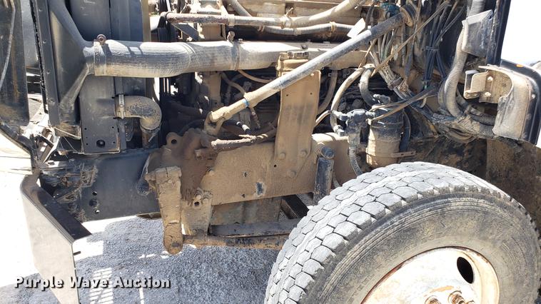 image for item DD4717 1995 White GMC WG truck cab and chassis