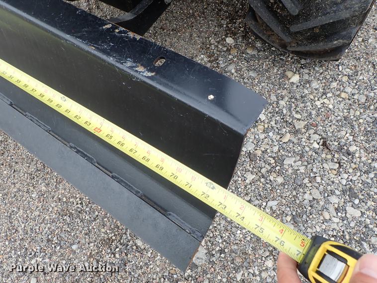 image for item DE5395 2015 Toro RT600 trencher