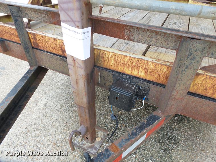 image for item DE7810 1995 R&W utility trailer