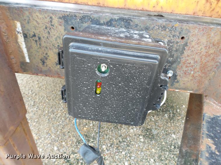 image for item DE7810 1995 R&W utility trailer