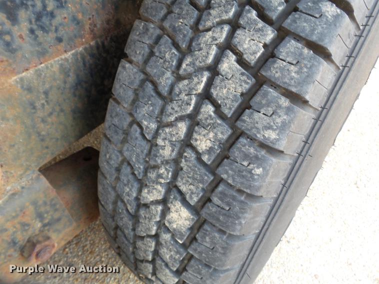 image for item DE7810 1995 R&W utility trailer