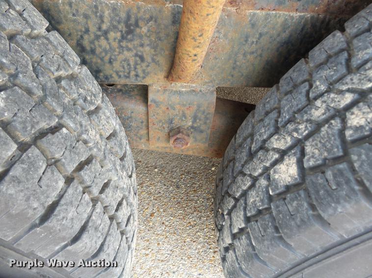 image for item DE7810 1995 R&W utility trailer