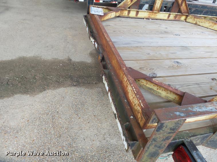 image for item DE7810 1995 R&W utility trailer