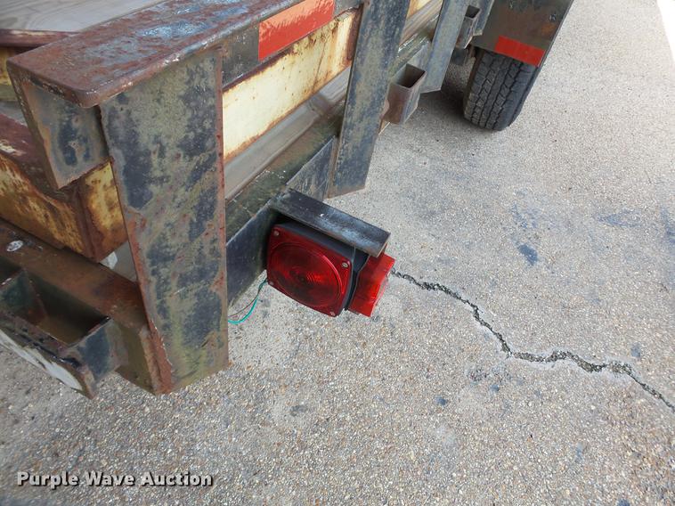 image for item DE7810 1995 R&W utility trailer