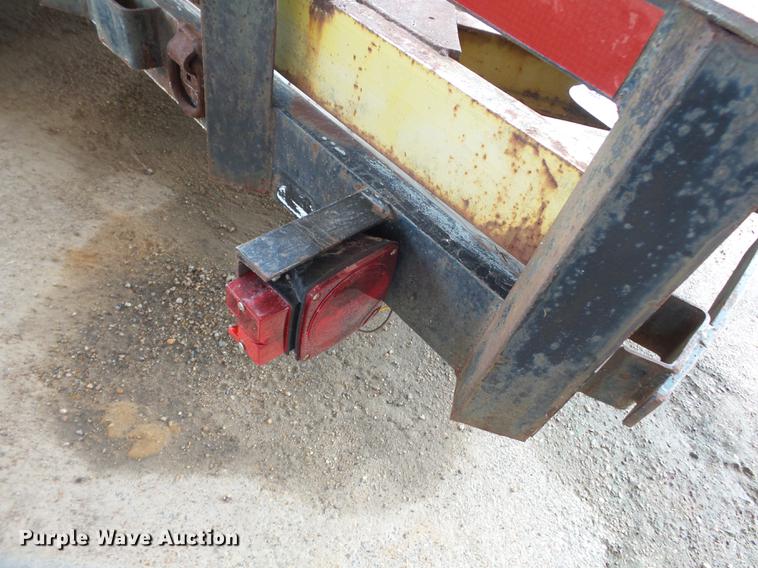 image for item DE7810 1995 R&W utility trailer