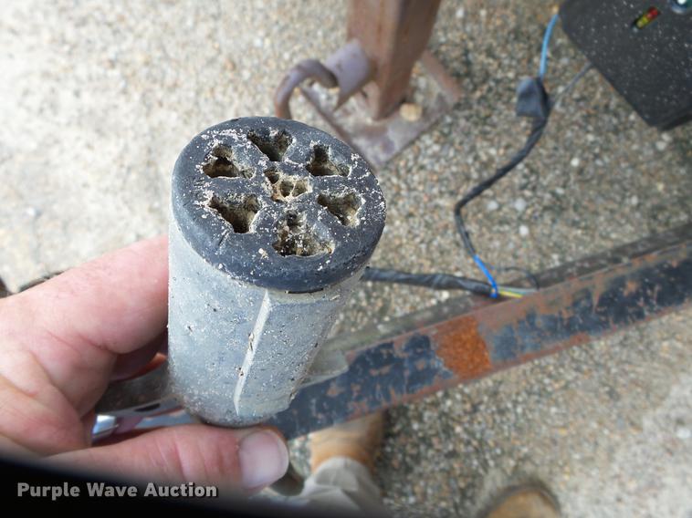 image for item DE7810 1995 R&W utility trailer