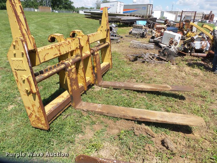 image for item DE7823 Caterpillar ART02723 pallet forks