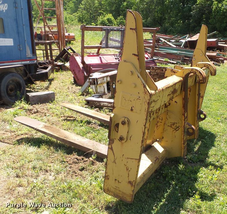 image for item DE7823 Caterpillar ART02723 pallet forks