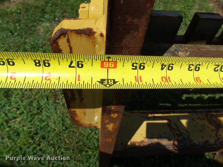 image for item DE7823 Caterpillar ART02723 pallet forks