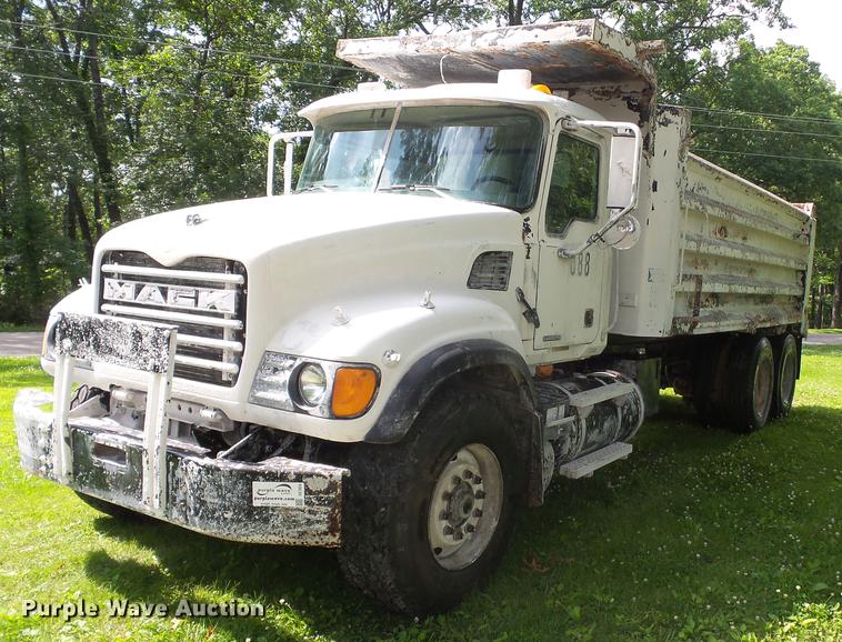 image for item DE7824 2004 Mack CV713 Granite dump truck