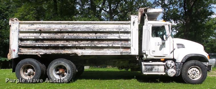 image for item DE7824 2004 Mack CV713 Granite dump truck