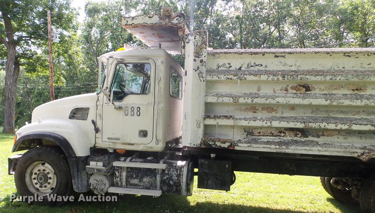image for item DE7824 2004 Mack CV713 Granite dump truck
