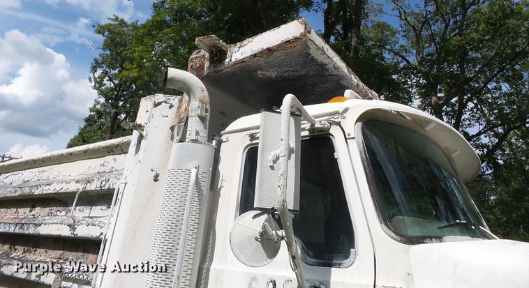 image for item DE7824 2004 Mack CV713 Granite dump truck