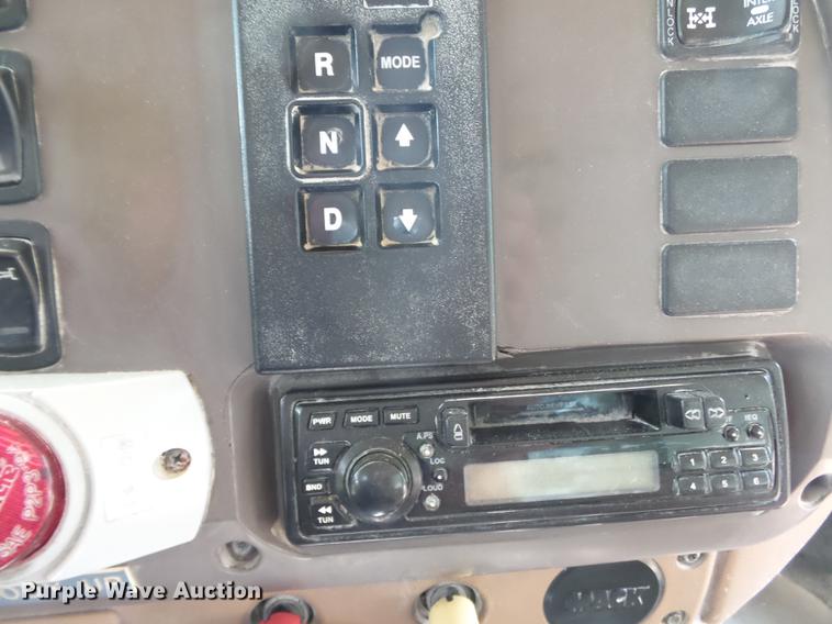 image for item DE7824 2004 Mack CV713 Granite dump truck