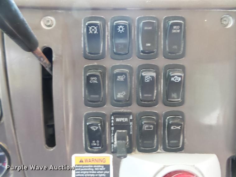 image for item DE7824 2004 Mack CV713 Granite dump truck