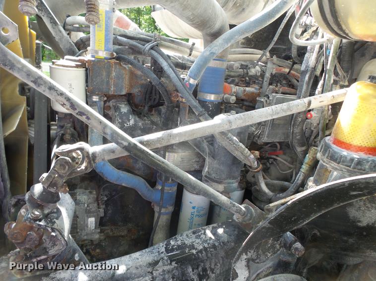 image for item DE7824 2004 Mack CV713 Granite dump truck