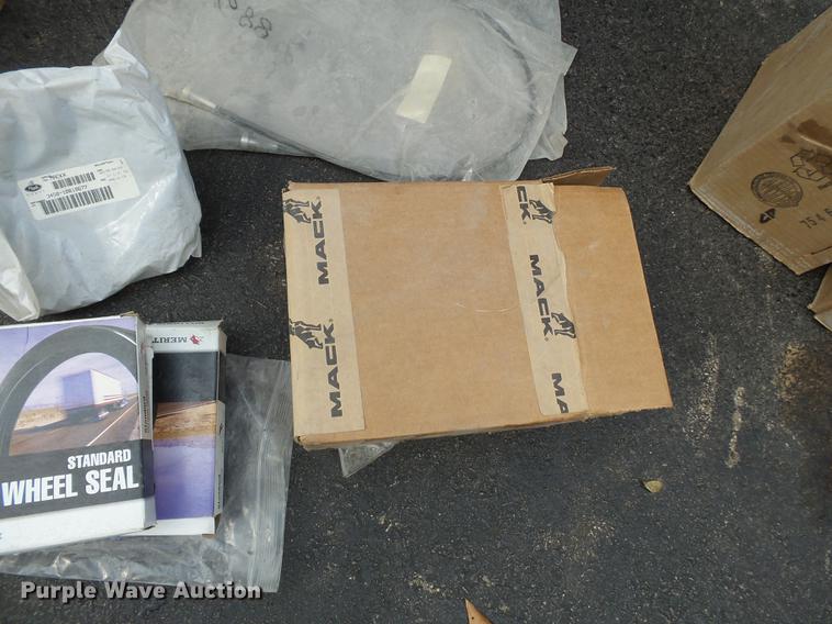 image for item DE7824 2004 Mack CV713 Granite dump truck