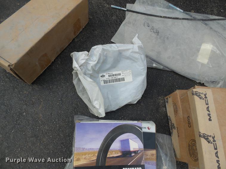 image for item DE7824 2004 Mack CV713 Granite dump truck