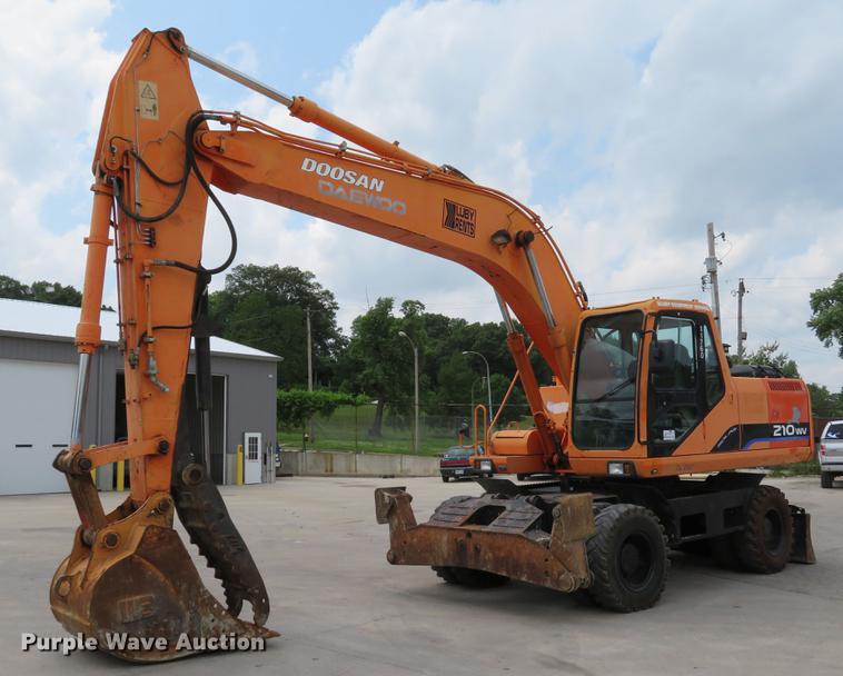 image for item DE8089 2006 Doosan Solar 210WV rubber tire excavator