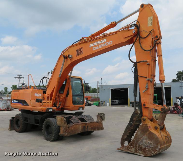 image for item DE8089 2006 Doosan Solar 210WV rubber tire excavator