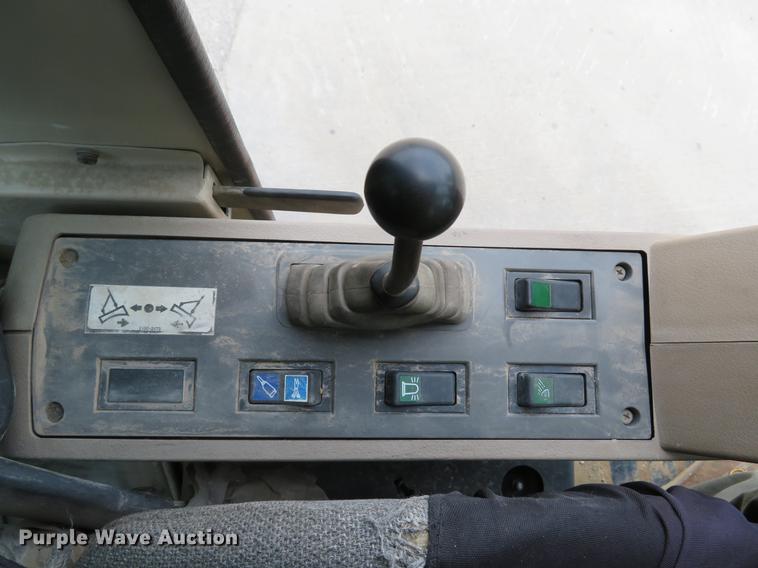 image for item DE8089 2006 Doosan Solar 210WV rubber tire excavator