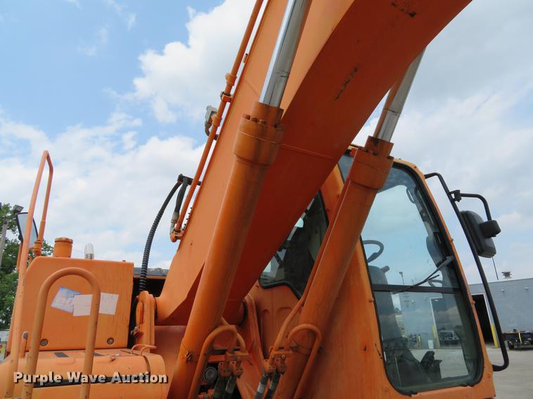 image for item DE8089 2006 Doosan Solar 210WV rubber tire excavator