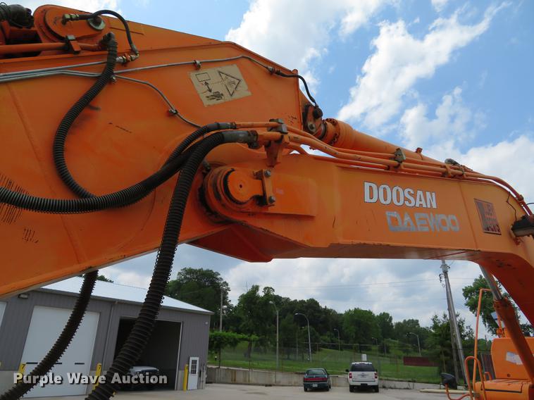 image for item DE8089 2006 Doosan Solar 210WV rubber tire excavator