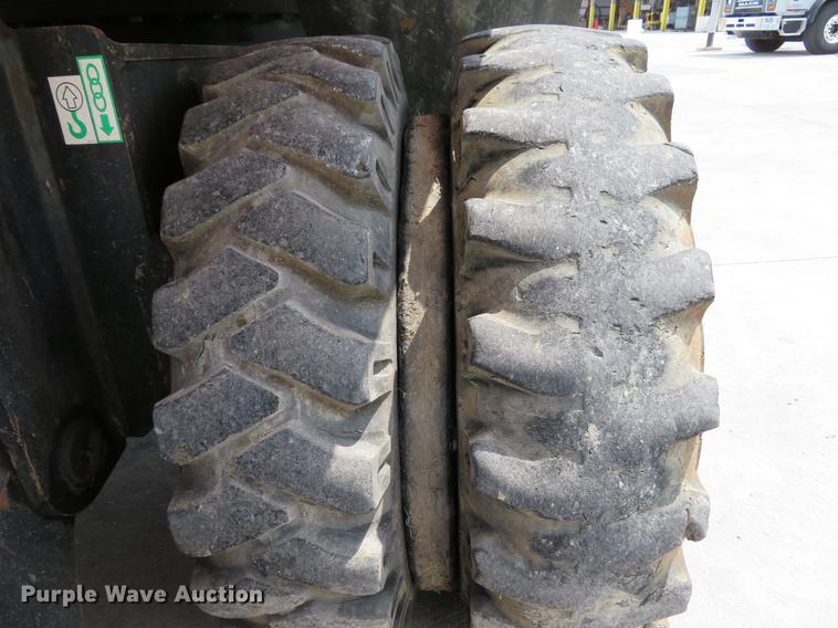 image for item DE8089 2006 Doosan Solar 210WV rubber tire excavator