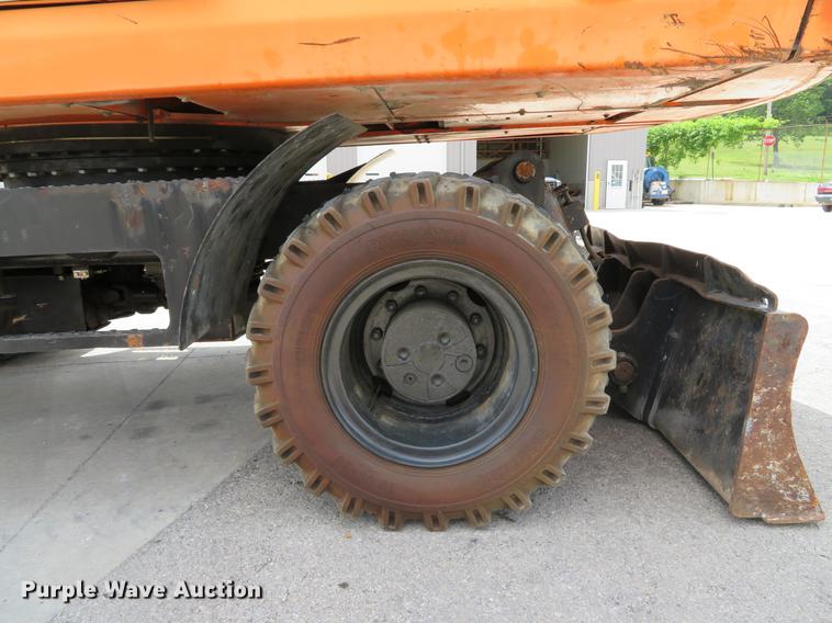 image for item DE8089 2006 Doosan Solar 210WV rubber tire excavator